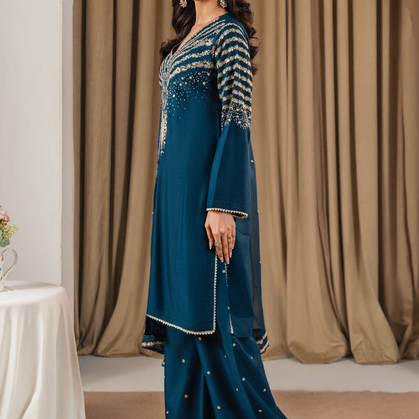 20260128182245-54d932343b7d4216-media_image-c9ebe8cfcbbf4d89ab56ad74648dc014 Zinc Peacock Embroidered 3PC