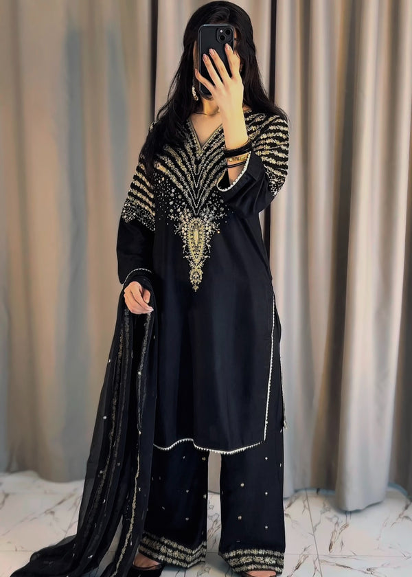20260518132036-f3078bbd51e942a1-media_image-ac830bdc7a7043468ef364bf8c590020 Black Peacock Embroidered 3PC