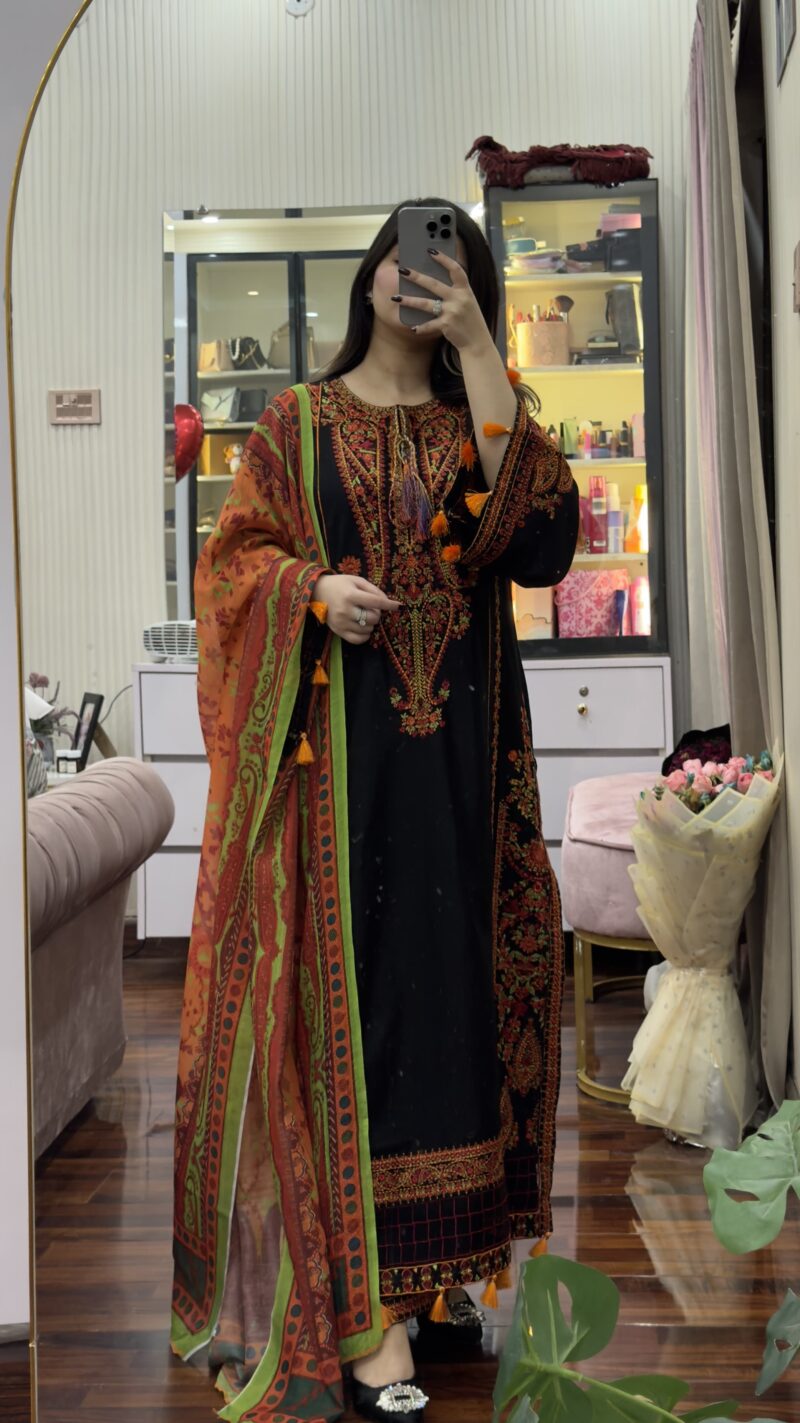 Inaya Embroidered 3PC
