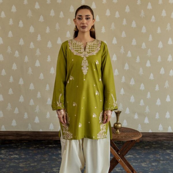 MAHIRA EMBROIDERY 2PC (FARSHI)