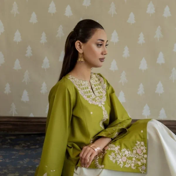 IMG-20260728-WA0487 MAHIRA EMBROIDERY 2PC (FARSHI)