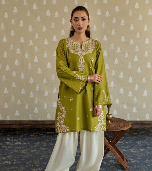 MAHIRA EMBROIDERY 2PC (FARSHI)