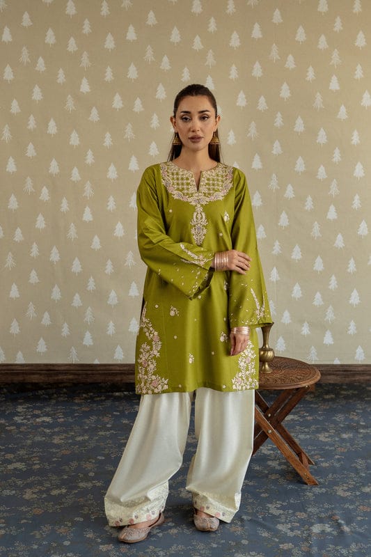MAHIRA EMBROIDERY 2PC (FARSHI)