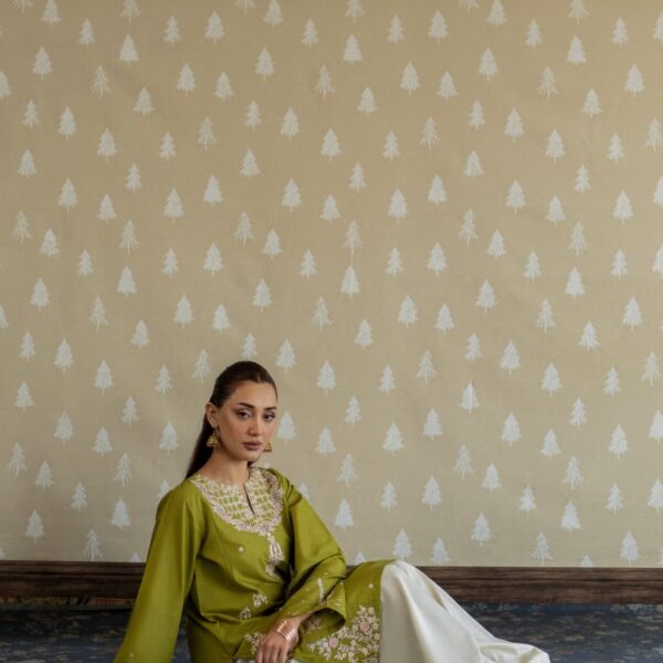 MAHIRA EMBROIDERY 2PC (FARSHI)