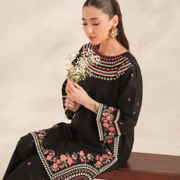 Black Roll Embroidery 2PC (PLAZO)