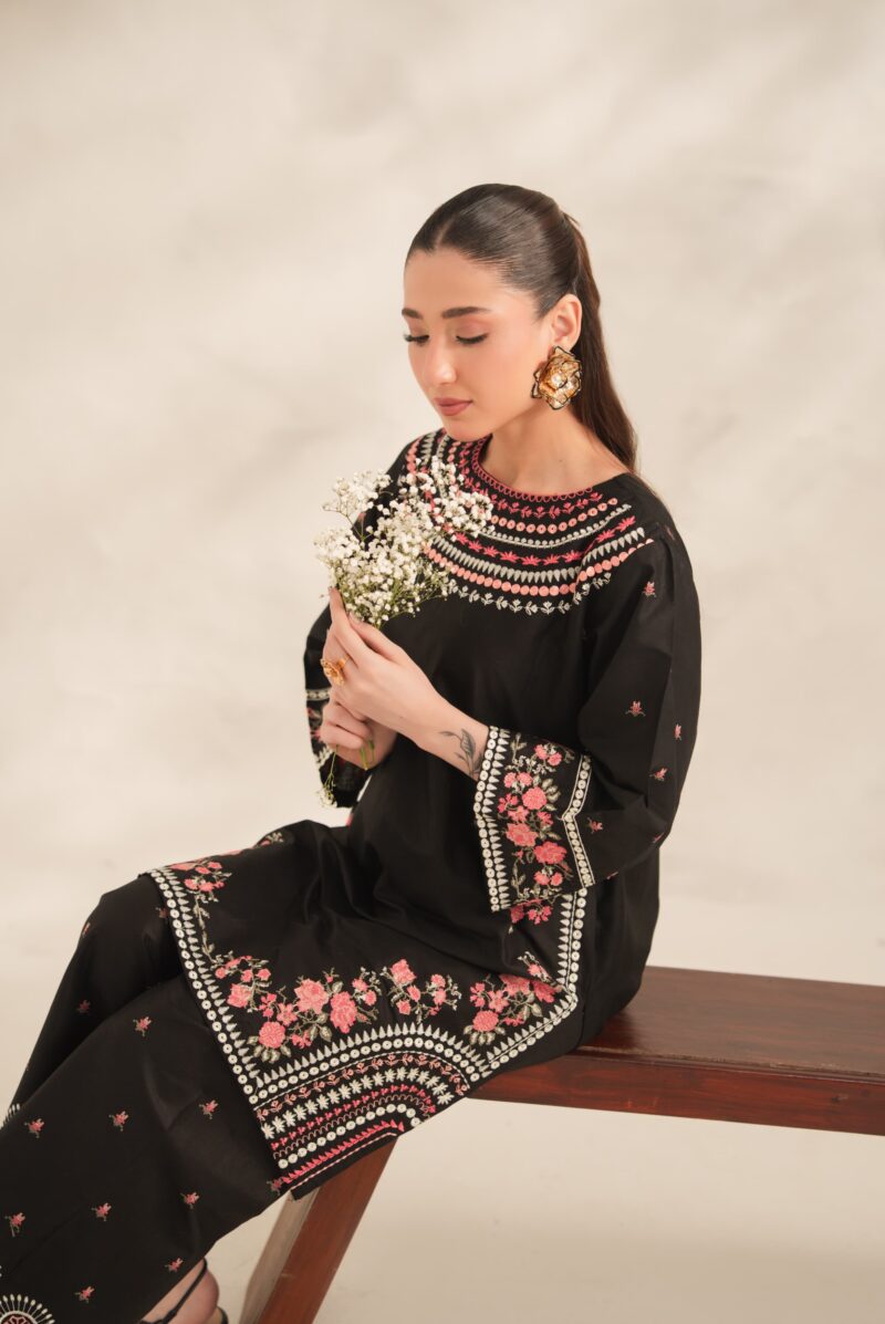Black Roll Embroidery 2PC (PLAZO)
