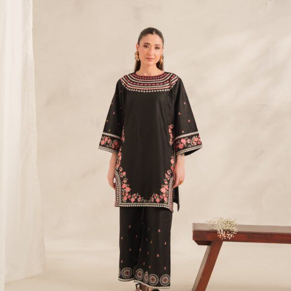 Black Roll Embroidery 2PC (PLAZO)