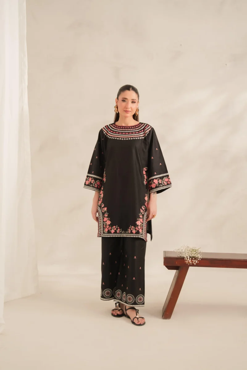 Black Roll Embroidery 2PC (PLAZO)