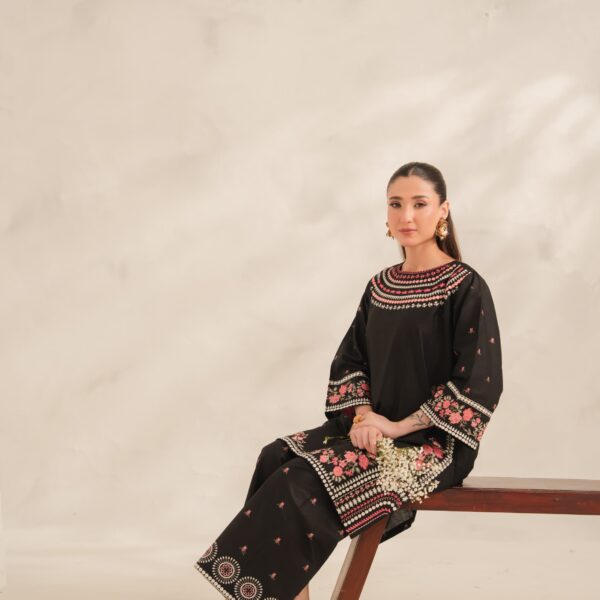 Black Roll Embroidery 2PC (PLAZO)