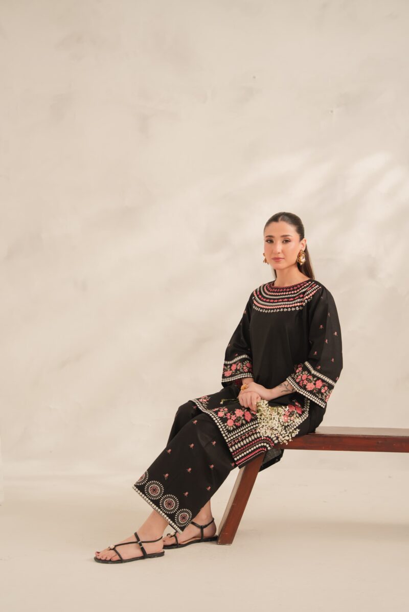 Black Roll Embroidery 2PC (PLAZO)
