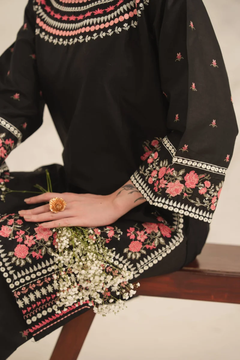 Black Roll Embroidery 2PC (PLAZO)