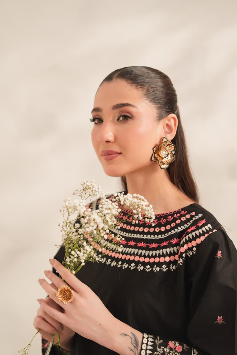Black Roll Embroidery 2PC (PLAZO)