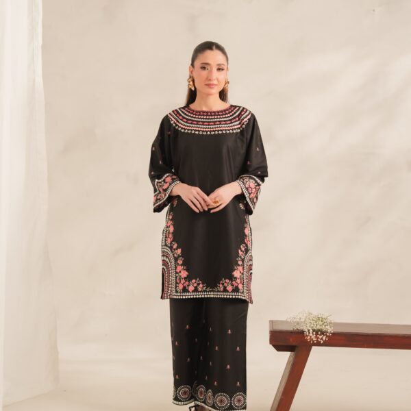 Black Roll Embroidery 2PC (PLAZO)