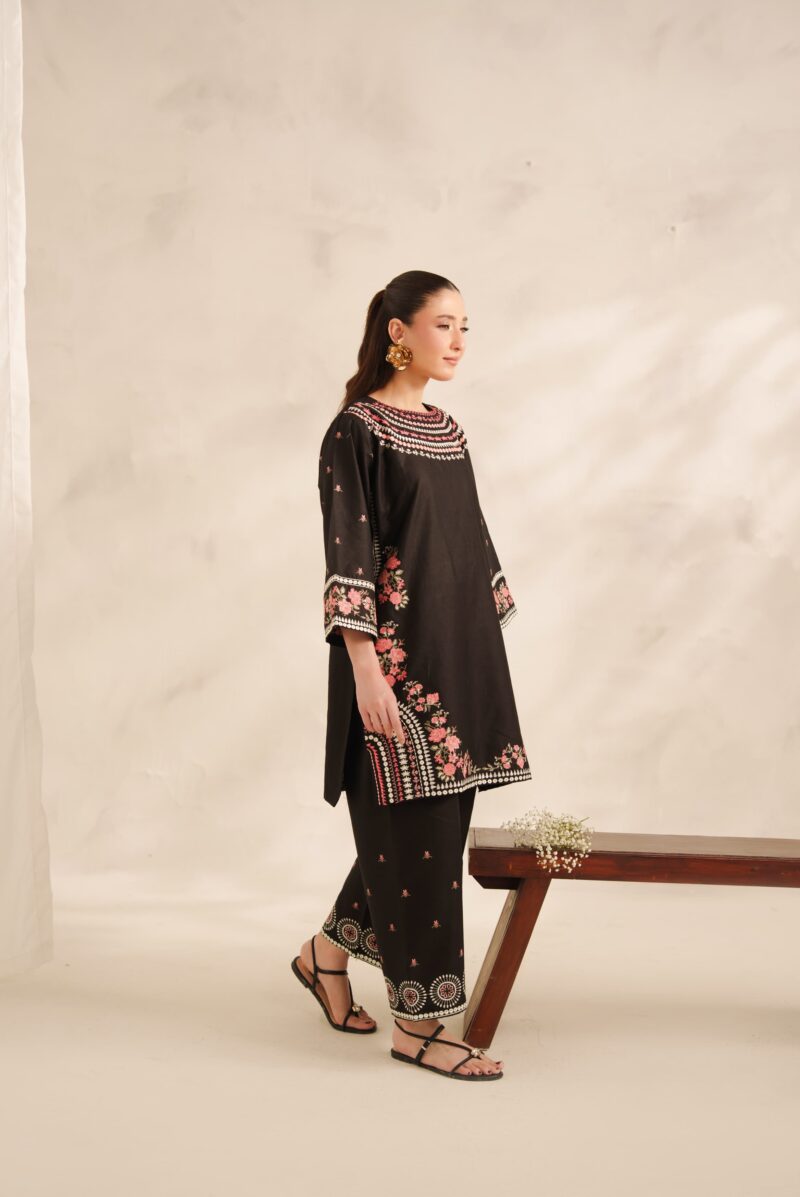 Black Roll Embroidery 2PC (PLAZO)