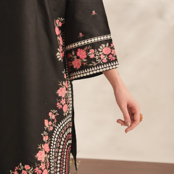 Black Roll Embroidery 2PC (PLAZO)
