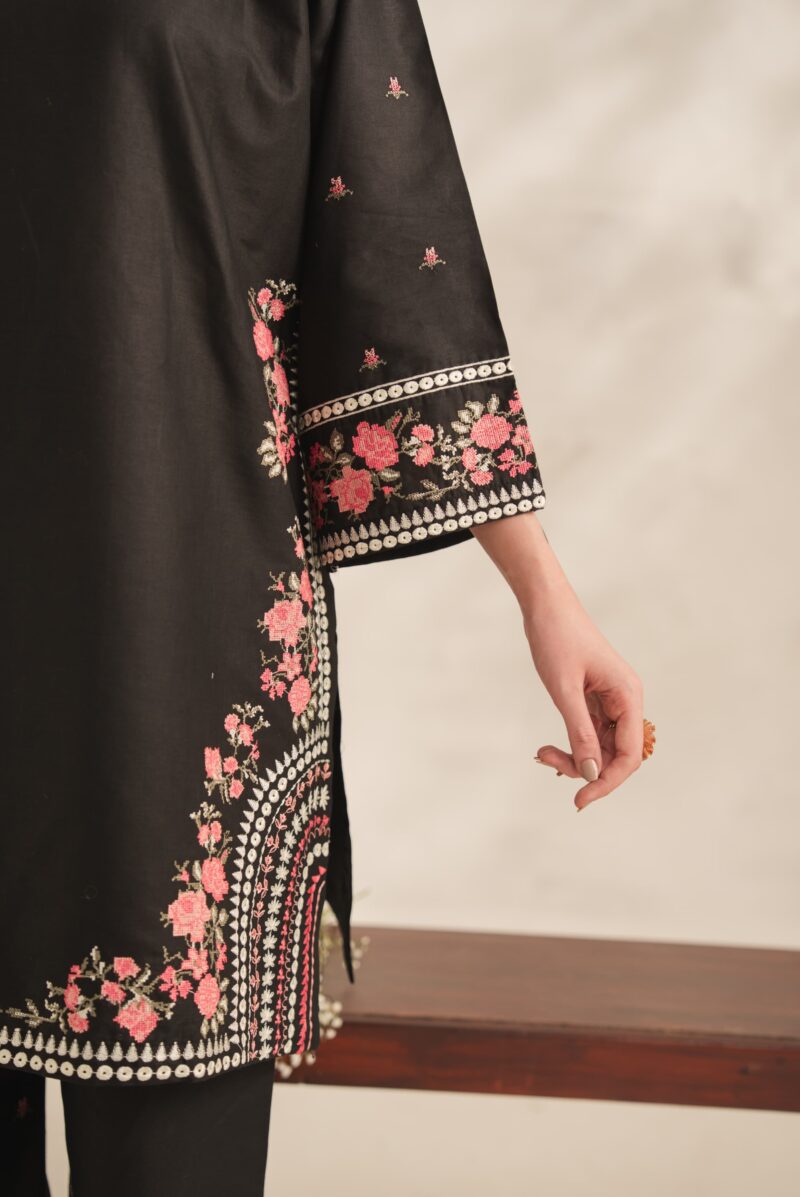 Black Roll Embroidery 2PC (PLAZO)