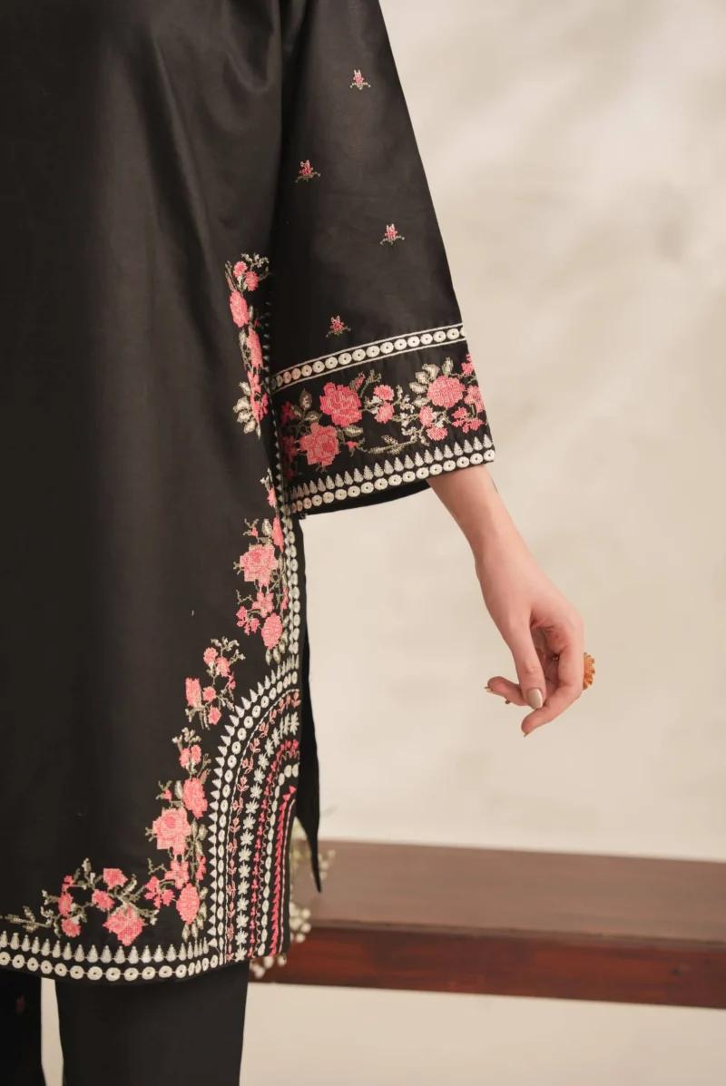 Black Roll Embroidery 2PC (PLAZO)