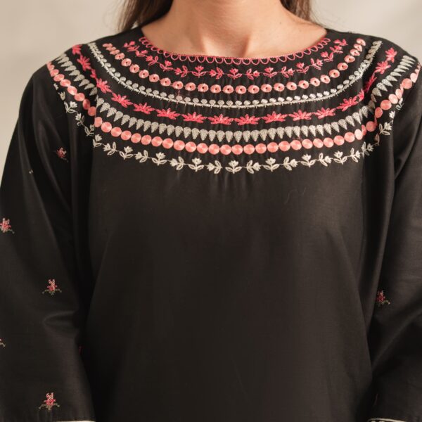 Black Roll Embroidery 2PC (PLAZO)