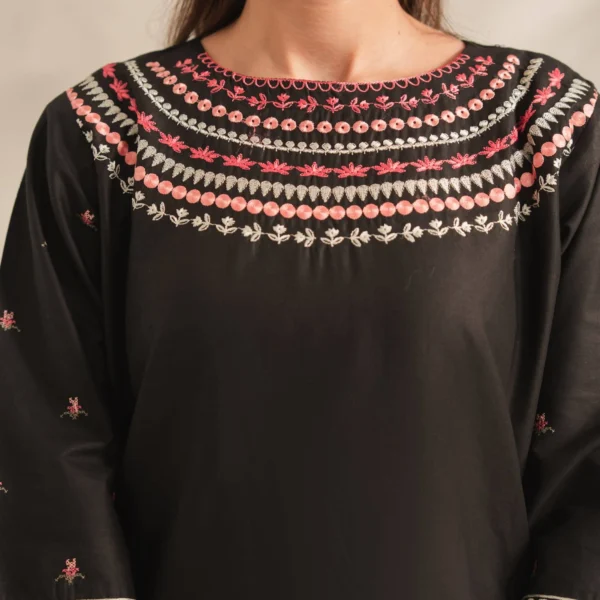 Black Roll Embroidery 2PC (PLAZO)