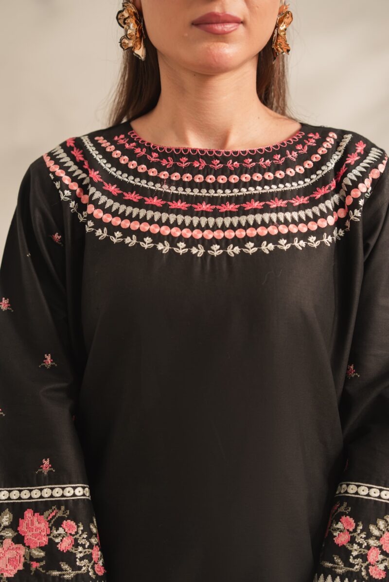Black Roll Embroidery 2PC (PLAZO)