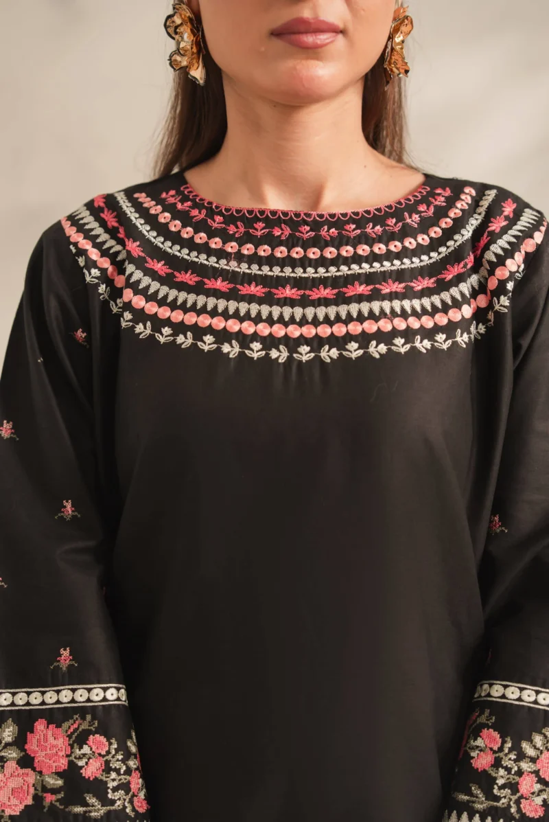 Black Roll Embroidery 2PC (PLAZO)