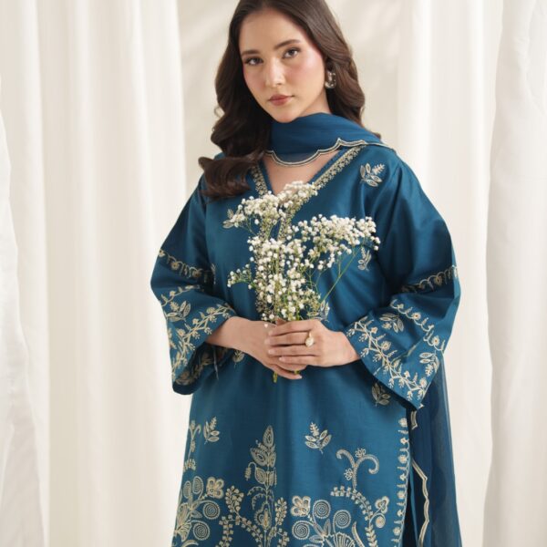 IMG-20260804-WA0617 Victoria Embroidered 3PC (Farshi)