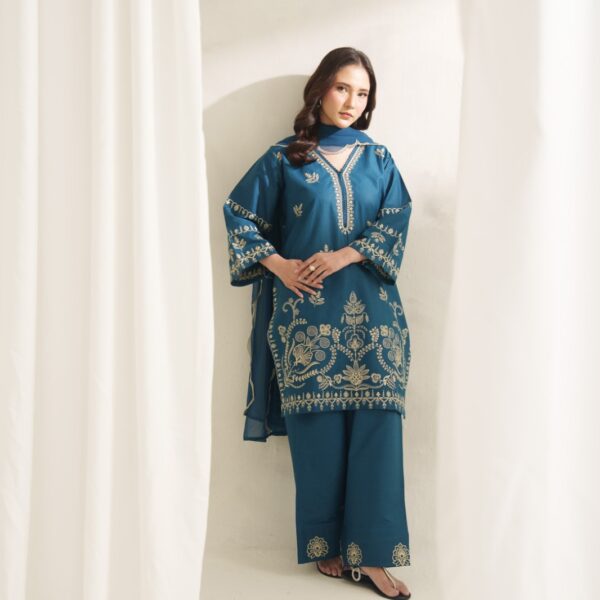 IMG-20260804-WA0620 Victoria Embroidered 3PC (Farshi)