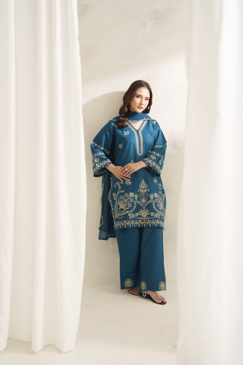 IMG-20260804-WA0620 Victoria Embroidered 3PC (Farshi)