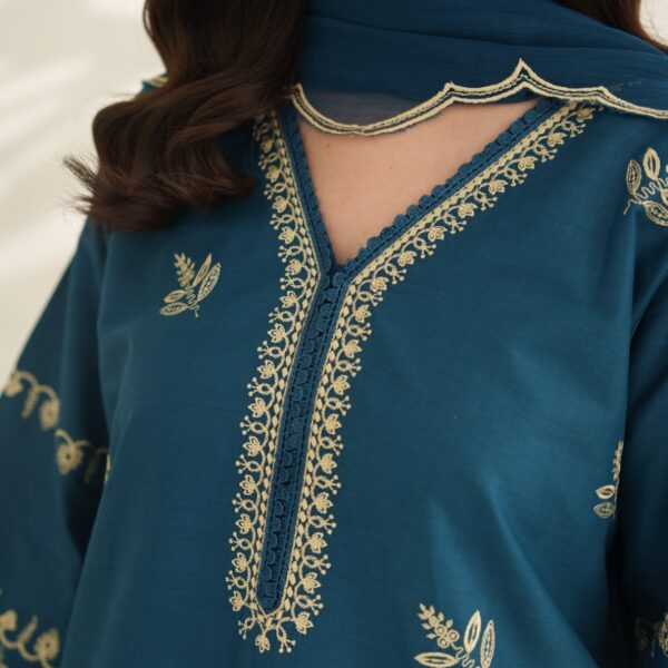 IMG-20260804-WA0621 Victoria Embroidered 3PC (Farshi)