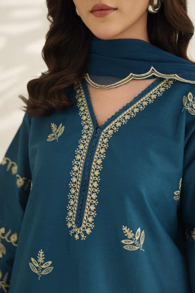 IMG-20260804-WA0621 Victoria Embroidered 3PC (Farshi)